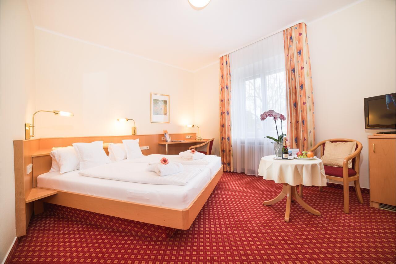 Strandhotel Löchnerhaus Reichenau Exterior foto