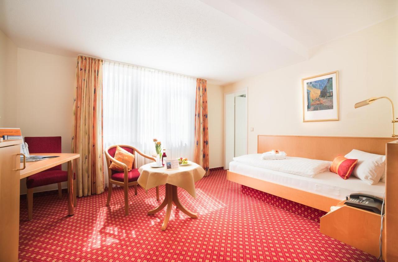 Strandhotel Löchnerhaus Reichenau Exterior foto